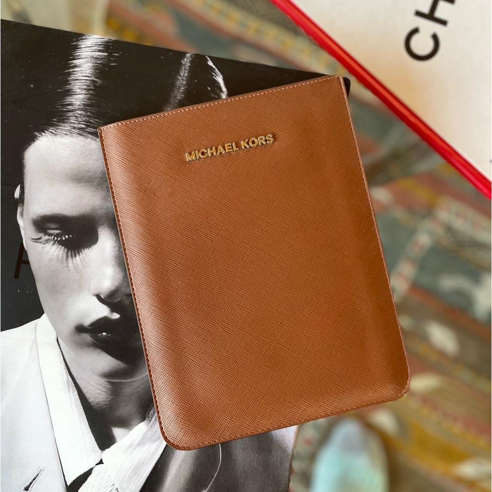 Men’s Michael Kors Saffiano Leather Logo case for e reader iPad mini android t…